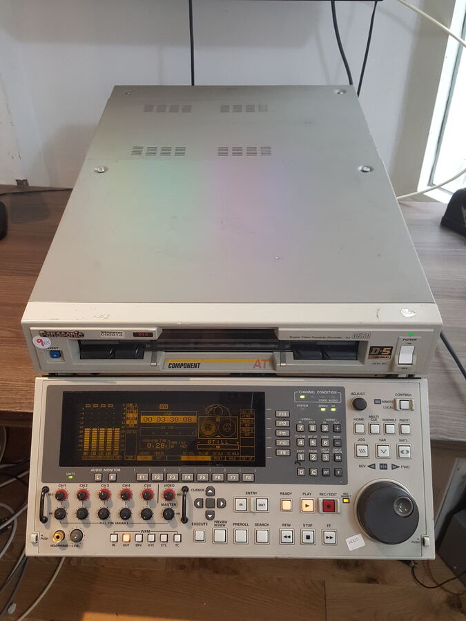 Panasonic AJ-D580 D5 component digital video cassette recorder