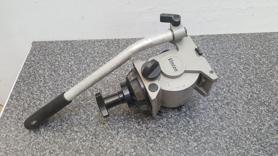 Vinten fluid pan and tilt head